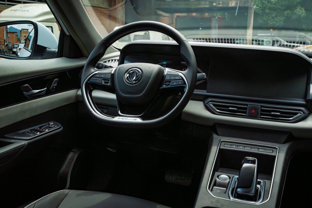 Dongfeng E70 interior